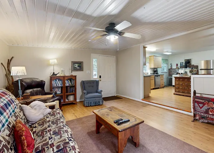 1 Bed 1 Bath Vacation Home In Sylva